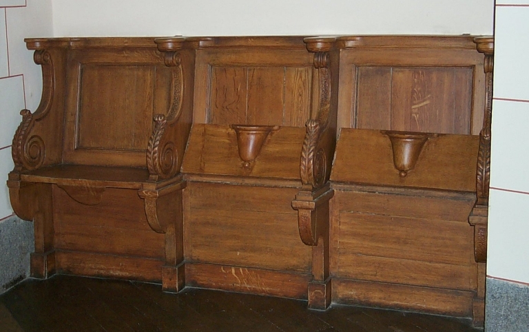 Vue générale d'un ensemble de 3 stalles