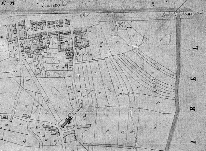 Situation sur le cadastre de 1828 ; Situation sur le cadastre de 1828 ; ensemble en L au sud de l'église ; La partie est du village sur la cadastre de 1828 ; Situation en bord de mer sur le cadastre de 1828