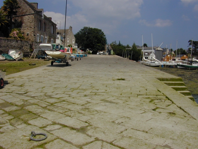 La première partie construite entre 1861 et 1862 ; La cale du port de La Richardais