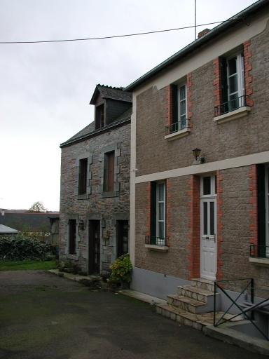 Vue générale est ; maison à gauche sur l'image