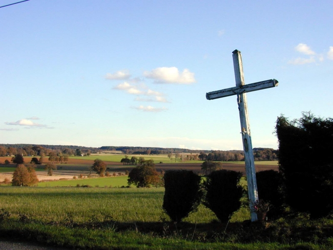 Vue générale nord ; Linel : croix de chemin