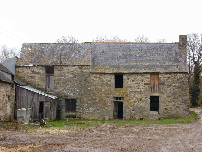 Vue générale sud des vestiges du manoir ; Vue générale sud