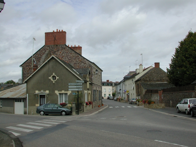 Vue du sud vers le nord ; Vue de situation sud ; maison au premier plan