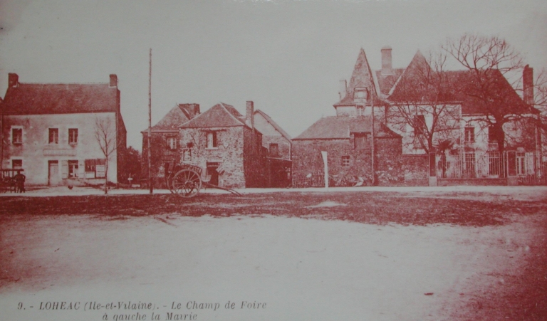 La ferme au centre ; L'hôtel particulier au début du 20e siècle ; édifice à droite sur l'image ; La mairie au début du 20e siècle ; édifice à gauche sur l'image ; Hôtel particulier et ancienne ferme 