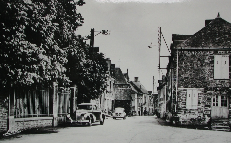 Carte postale, la rue vue d'ouest en est vers 1950