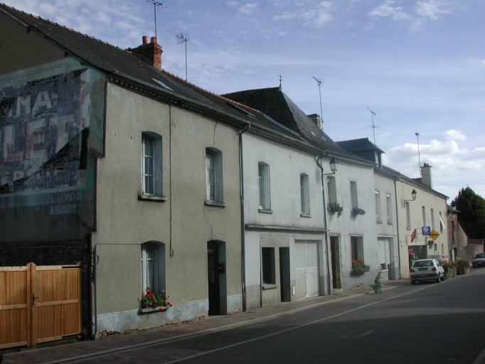 Vue de situation ; maison au centre de l'alignement ; Alignement de maisons au sud est