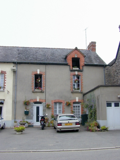 Façade antérieure sur rue : vue générale sud