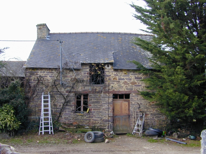 Façade antérieure : vue générale est