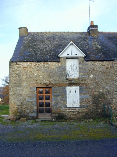 Façade antérieure : vue générale sud-ouest