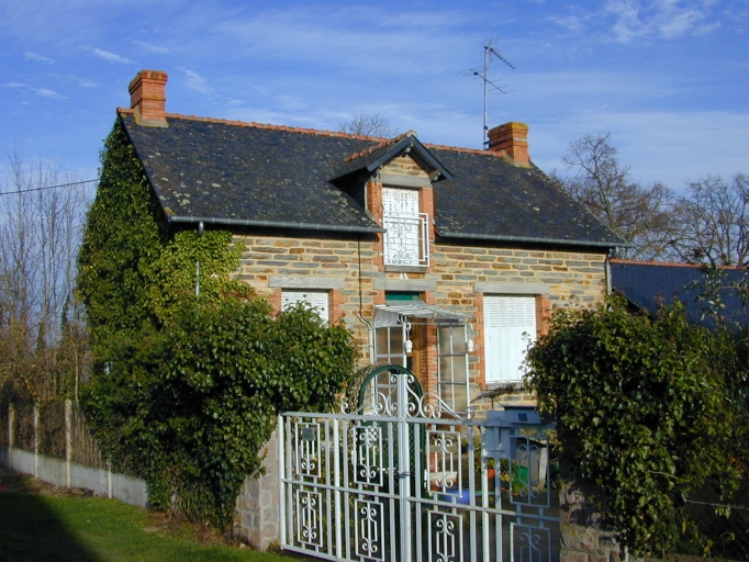 Façade antérieure : vue générale sud-ouest