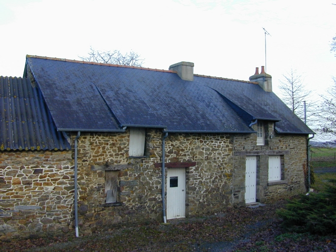 Maison au second plan sur l'image : vue générale sud-ouest ; Maison à gauche sur l'image : vue générale sud-ouest