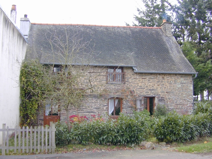 Façade antérieure : vue générale est