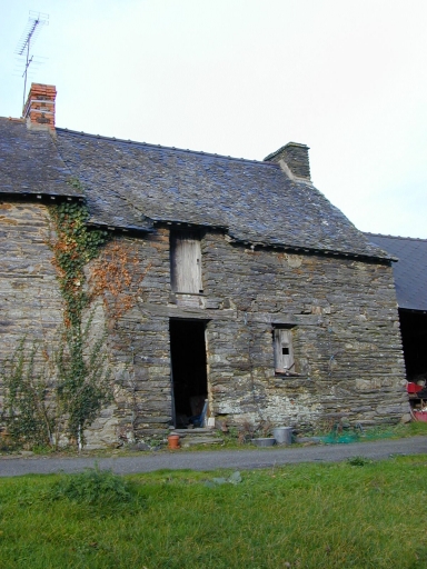 Façade antérieure : vue générale sud-ouest