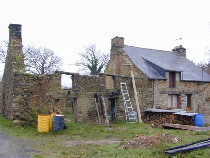 Maison ancienne ruinée : vue générale sud-ouest