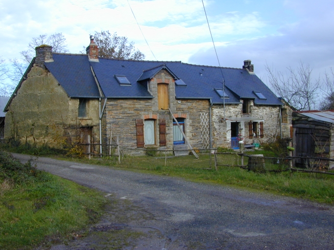 Maison au bout de l'alignement : vue de situation sud-ouest ; Maison au milieu de l'alignement : vue de situation sud-ouest ; Vue générale sud-ouest