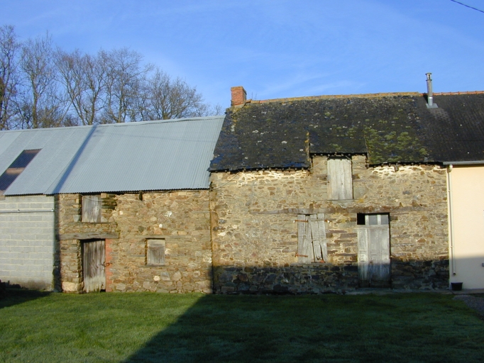 Maison à droite sur l'image, façade antérieure : vue générale sud