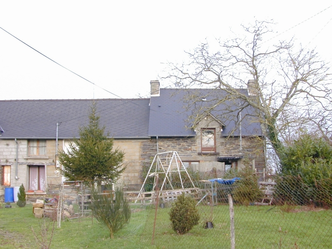 Maison à droite sur l'image : vue générale sud