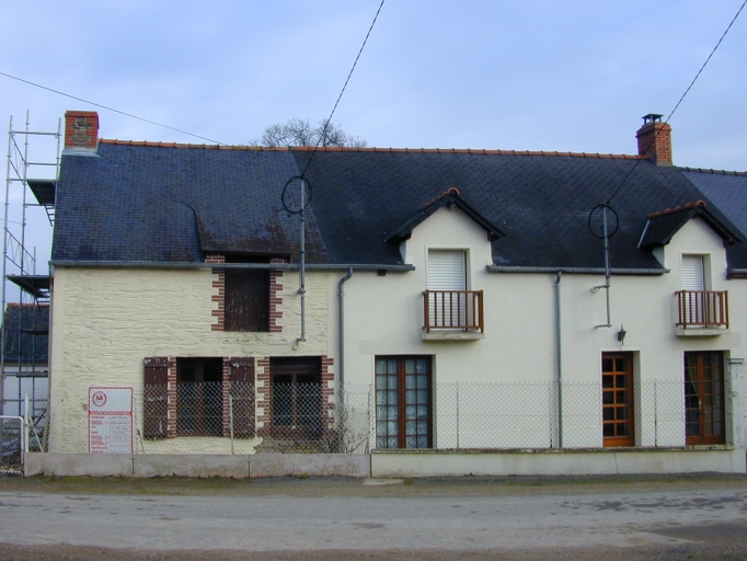 Vue partielle sud ; Maison à gauche sur l'image : vue générale sud