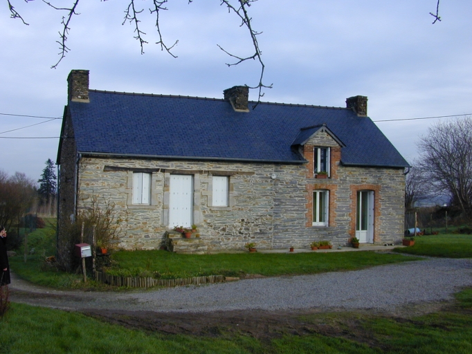 Maison à gauche sur l'image : vue générale sud-ouest ; Maison à droite sur l'image : vue générale sud-ouest ; Vue générale sud-ouest