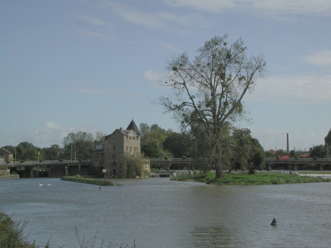 Moulin à foulon, puis moulin à farine, puis minoterie Messac Guipry, puis restaurant, le Port (Guipry fusionnée en Guipry-Messac en 2016) ; Pont routier, le Port (Guipry fusionnée en Guipry-Messac en 2016) ; Site d'écluse, le Port (Guipry fusionnée en Guipry-Messac en 2016)