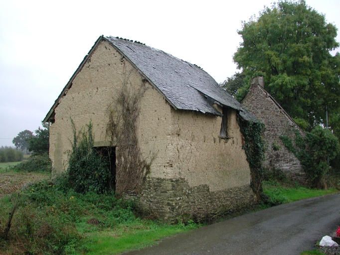 Ancien cellier en terre