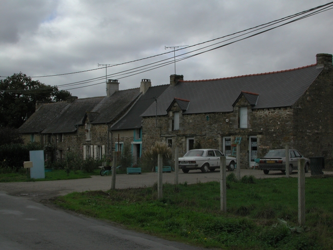 Alignement de logis au nord de l'écart