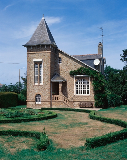 Maison de villégiature dite Le Prieuré, rue de Kerariou ; chemin de Goasmeur, le Véadès (Trébeurden) ; Maison de villégiature dite Le Prieuré, rue de Kerariou ; chemin de Goasmeur, Véadès (Trébeurden)