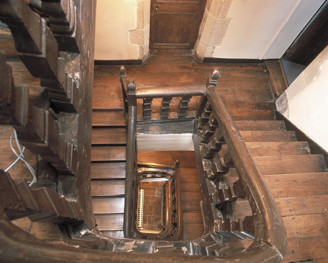 Escalier, vue générale de la cage prise depuis le second niveau