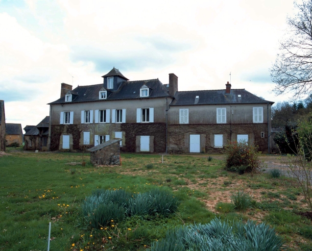 Vue générale nord : la maison de maître ; Ancien manoir du Haut Champ Fleury, 4e quart 17e siècle