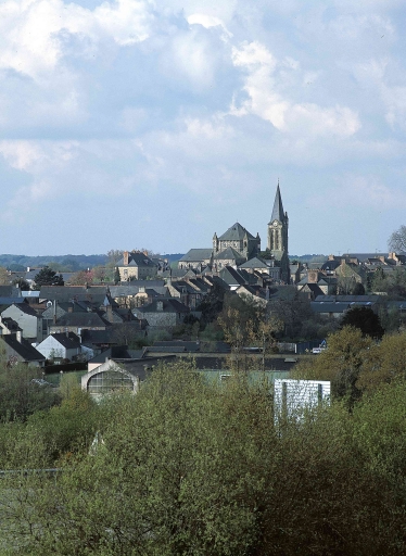 Le bourg vue depuis l'est ; Vue de situation depuis le nord ; Bourg - Vue de situation depuis le nord