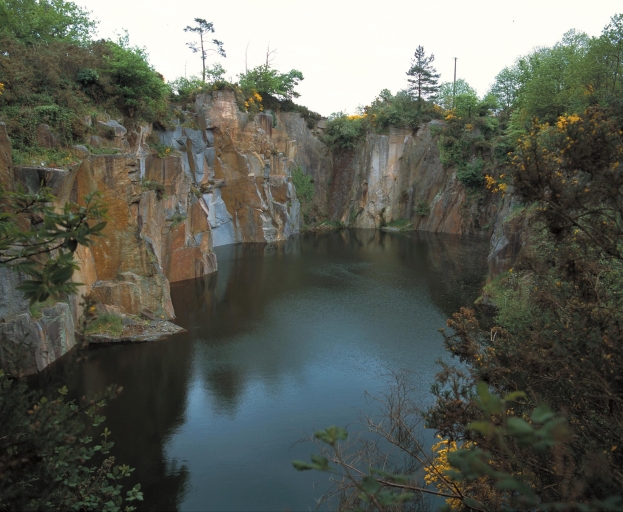 Vue générale d'un ancien site d'extraction