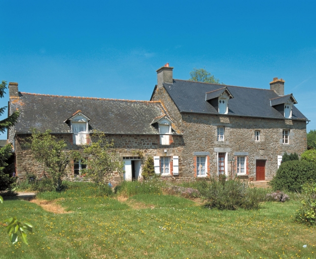 Centre-bourg, l'ancien presbytère ; L'ancien presbytère ; Vue générale