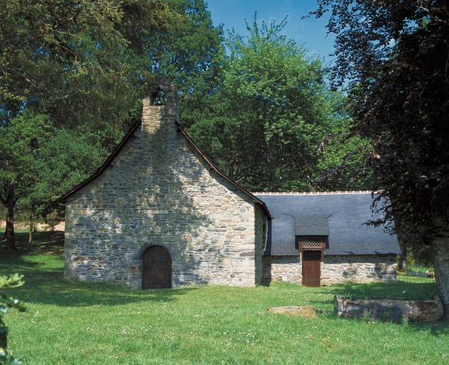 Vue générale ouest ; La chapelle frairienne Saint-Laurent