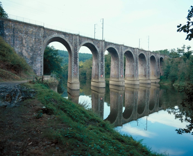 Vue générale est ; Le viaduc de Corbinières construit en 1861