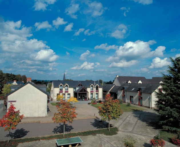 Ferme dite la Métairie du Bourg (abrite aujourd'hui la mairie) ; Village (Montgermont) - Ferme dite la Métairie du Bourg (abrite aujourd'hui la mairie)