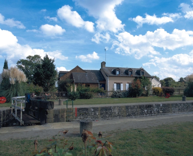 Vue générale prise de l'écluse