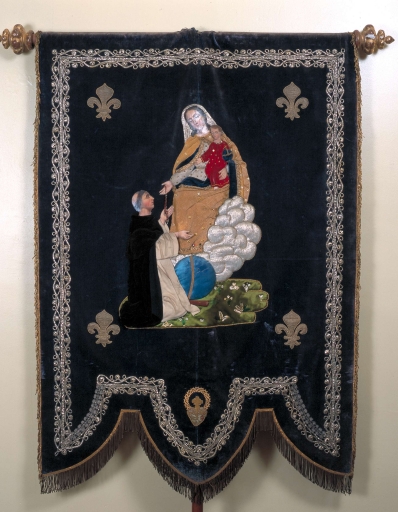 Face portant le Don du Rosaire : vue générale