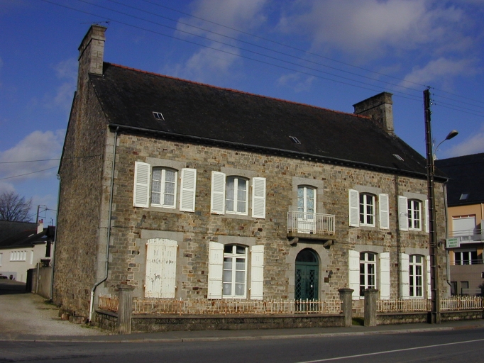 56 rue de Rennes : maison datée 1855 ; Vue générale : façade sud ; 56 rue de Rennes : maison datée 1855