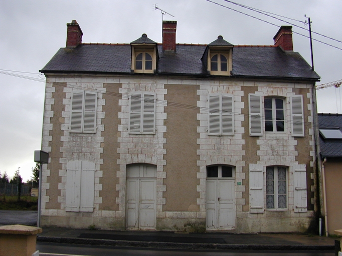 Vue générale est ; Avenue du Président F. Mitterrand : ferme, autour de 1900