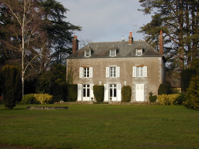 Vue générale sud : la maison de maître ; Saint-Denis : maison de maître, 3e quart 19e siècle