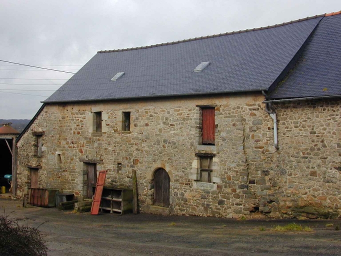 Vue générale sud-est ; Ancien manoir (?) de la Basse Galesnais, 1ère moitié 16e siècle