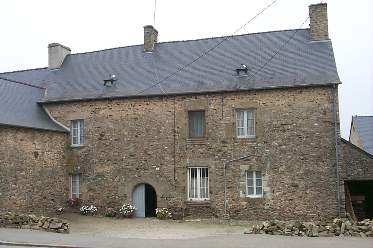 Le logis principal : vue générale sud-est