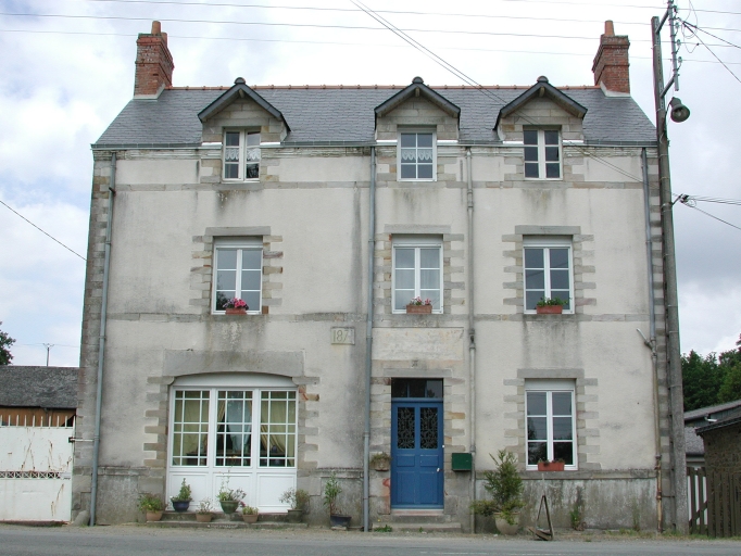 Vue générale est ; Ancien hôtel de la Gare