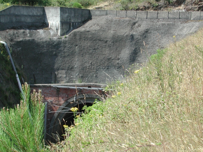 Vue partielle de l'entrée sud du tunnel
