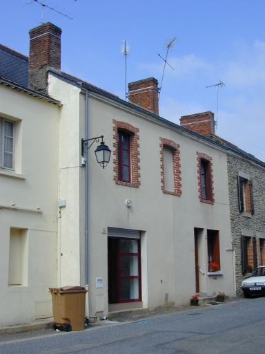 Maison à boutique, 13, 15 rue de la Libération (Renac)