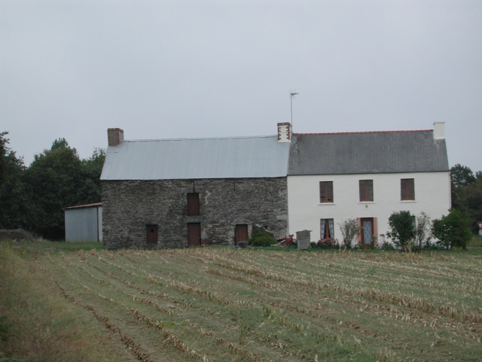 Vue générale sud, maison à gauche sur l'image