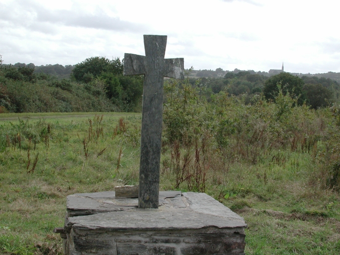 Vue générale nord ; La croix du Bois-Mahé