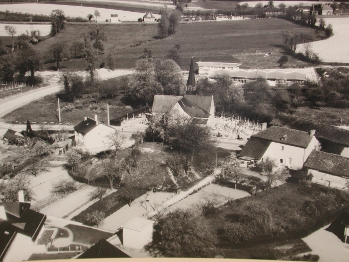 Vue générale (état en 1974) (cliché G.A.L.A.T) ; Vue générale du bourg de Montgermont (état en 1974) (cliché G.A.L.A.T.)