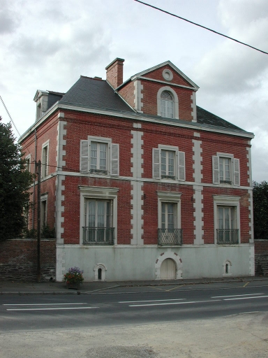 Vue générale de la façade sur rue ; Maison de notable, 23 avenue de la Libération ; Maison, écart de la Maison Blanche