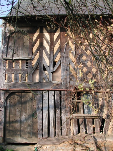 Façade antérieure, détail : partie gauche du logis avant restauration ; Maison, Le Ceriseret